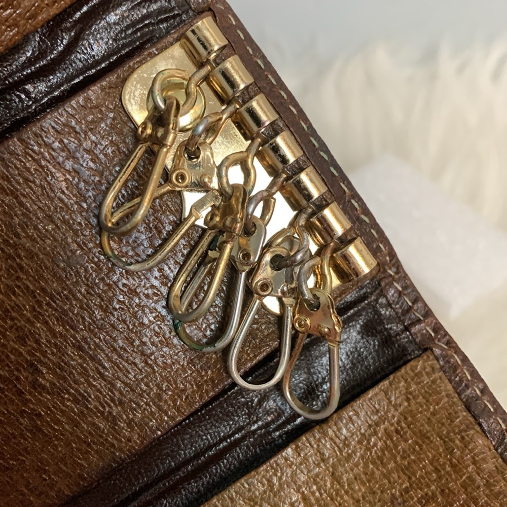 Gucci Beige GG Canvas Key & Card Holder with Brown Trim and Green/Red Stripe - Picture 11 of 16